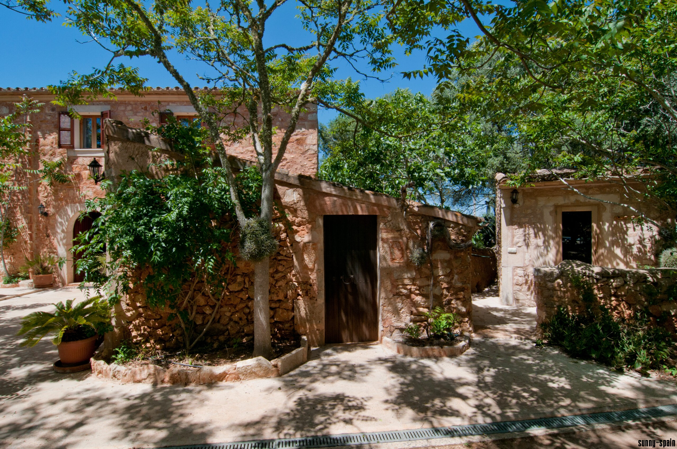 Exklusiver Rückzugsort mit Pool und mediterranem Charme - Bild# 1