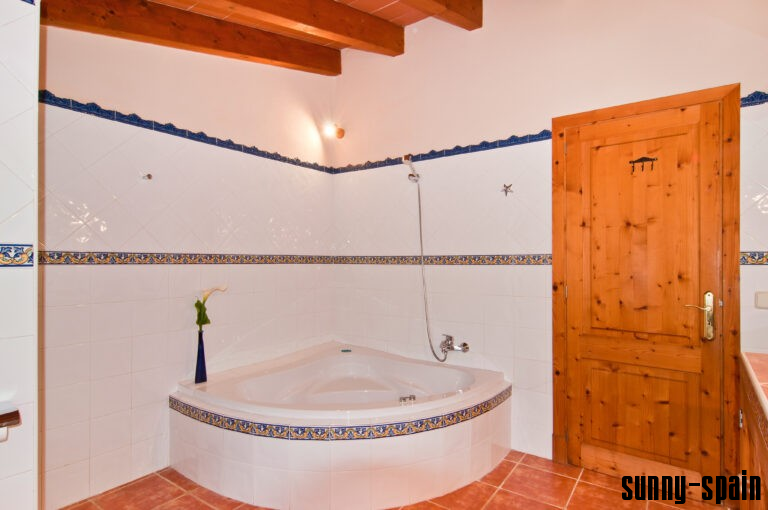 Exklusiver Rückzugsort mit Pool und mediterranem Charme - Bild# 7